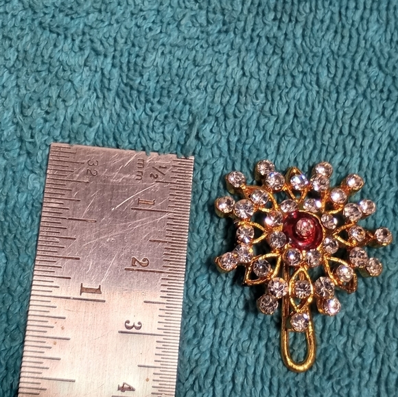 Elegant Goldtone and Red Crystal Scarf Or Tie Clip Vintage - Picture 2 of 3